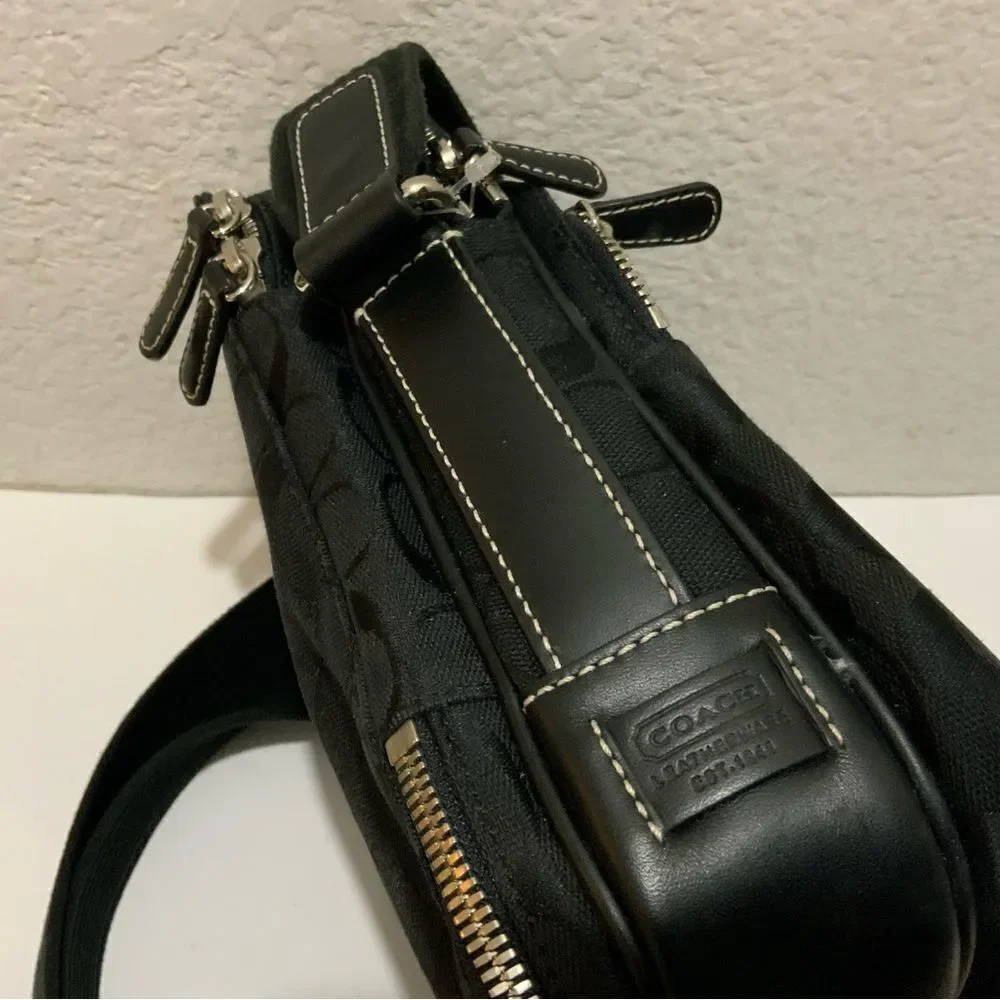 Vintage  COACH Signature 4270 Logo Canvas Camera/Flight Bag sling Black Rare